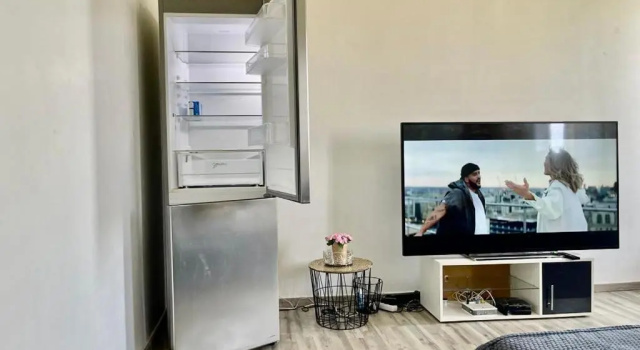 Superbe studio à la sortie de la gare wifi et parking privé, Buchen Sie Hotel Montargis 