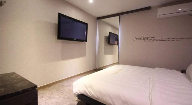 Paradise Hotel