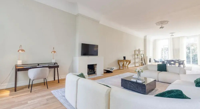 Luxurious 3-Bedroom 280sqm center, Забронировать Отель Антверпен провинция Антверпен, рядом с Royal Palace Antwerp
