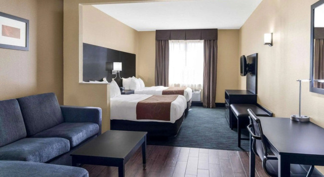 Четырёхместный люкс Comfort Suites Odessa near University