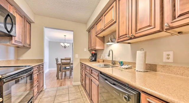 St Simons Island Condo Getaway: 2 Mi to Beach, Prenota Hotel Saint Simons Island Georgia