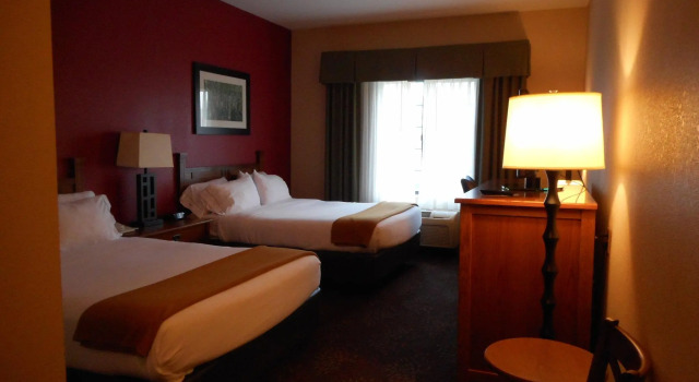 Четырёхместный номер Standard Holiday Inn Express Logan by IHG
