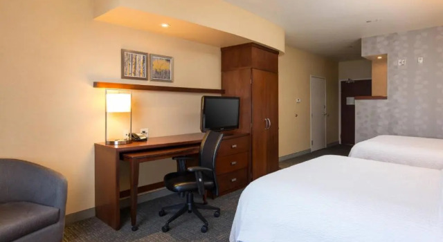Четырёхместный номер Standard Courtyard by Marriott Ontario Rancho Cucamonga