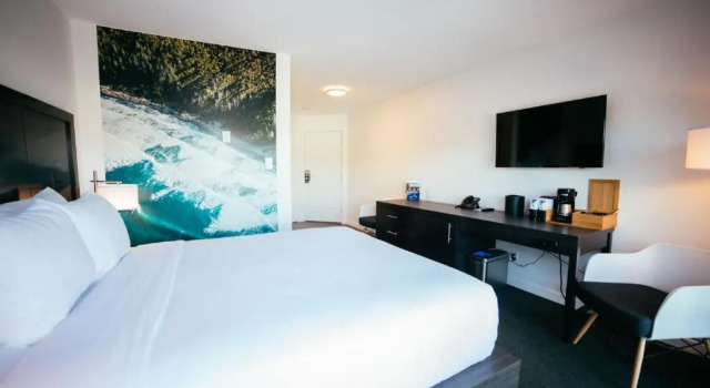 Номер Standard Tofino Resort + Marina