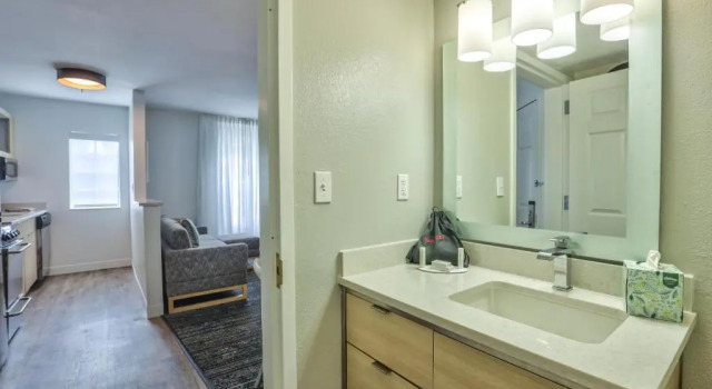 Люкс с 2 комнатами MainStay Suites