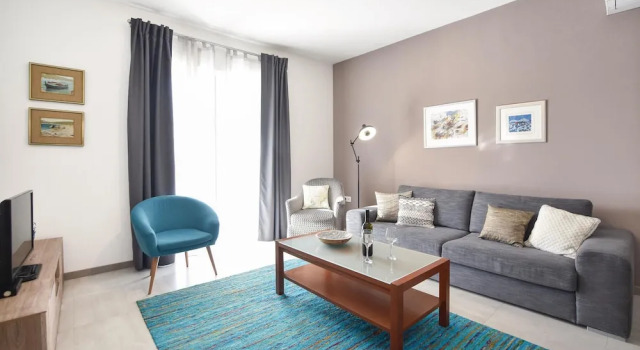 Stunning Home in Orij With Wifi and 4 Bedrooms, Rezerwuj Hotel Dugi Rat Split Region