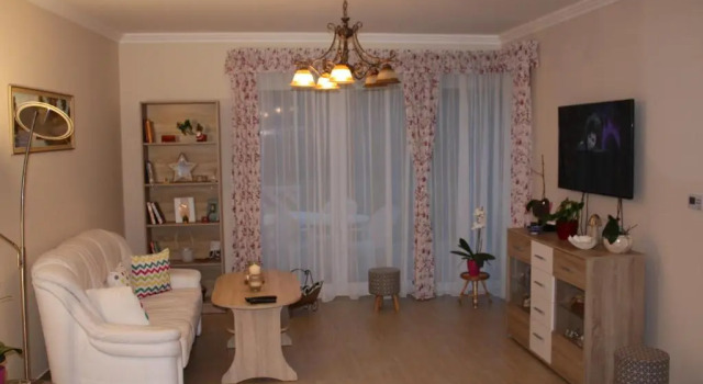 Mona Home, Book Hotel Hoteller i Western Transdanubia med parkering, Parkering