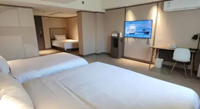 Кровать в общем номере HanTing Hotel (Xi'an Gongyuan South Road)