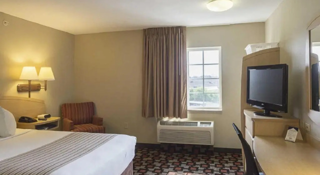Четырёхместный номер Standard Birch Hill Suites Clarksville-Louisville North