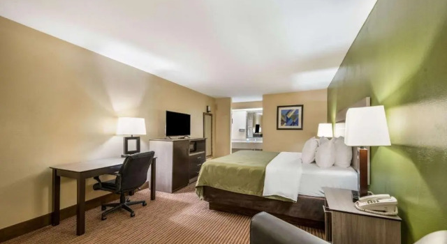 Номер Standard Quality Inn & Suites Garland - East Dallas