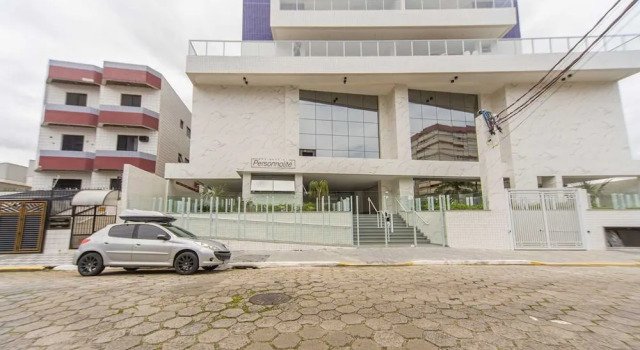 Apto com Garagem e Varanda a 450m da Praia