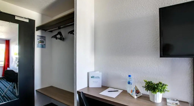 Номер Comfort Brit Hotel Reims La Neuvillette