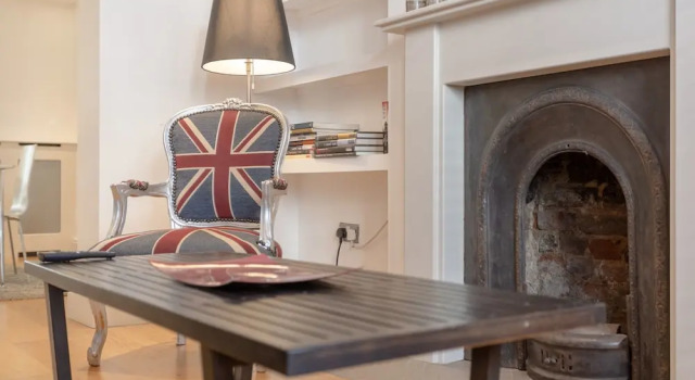 Spacious 1 Bedroom Flat in Fulham, Varaa Huoneisto Asunnot kohteessa Merseyside, Huoneisto