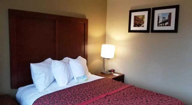 Двухместный номер Days Inn by Wyndham Brooklyn Marine Park
