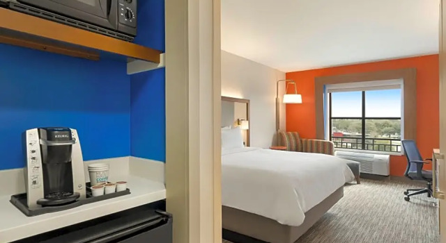 Номер Executive Holiday Inn Express & Suites Mt. Pleasant by IHG