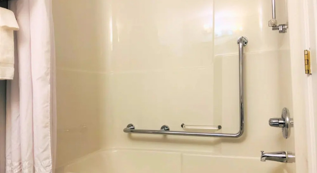 Четырёхместный номер Standard с 2 комнатами Days Inn by Wyndham Kamloops BC