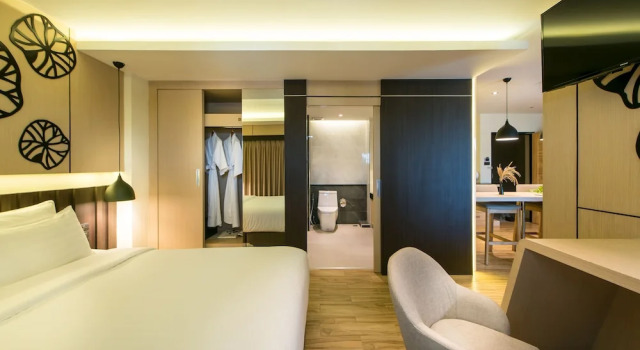 Люкс с балконом Nadee 10 Resort & Hotel