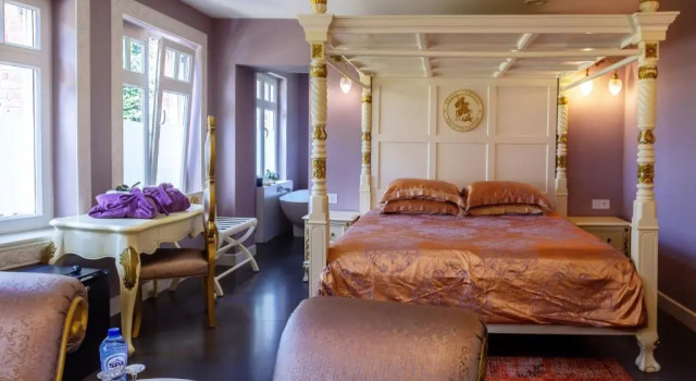 B&B Saint-Georges -Located in the city centre of Bruges, Забронировать Отель «постель и завтрак» Отели Брюгге 4 звезды, рядом с Guido Gezelle Museum, 4*