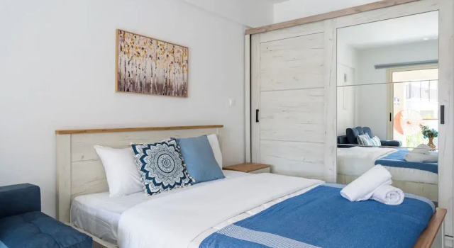 Sunny Side Studio W-Terrace  Larnaca, Book Apartment Larnaka Larnaca Region