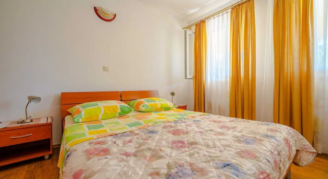 Apartments Mladenka