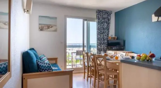 Кровать в общем номере Odalys Residence du port