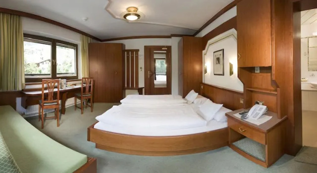 Двухместный номер Standard с балконом и с видом на горы Hotel-Garni Jakober - B&B und Appartements