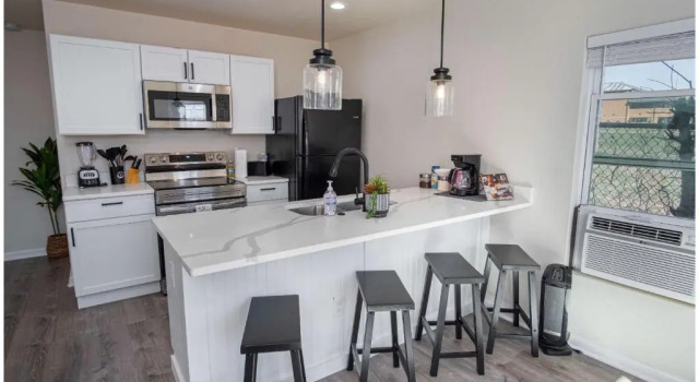 Апартаменты Adorable 2BR Guesthouse Close to Riverwalk and DT