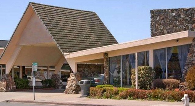 Кровать в общем номере Rodeway Inn Alameda-Oakland