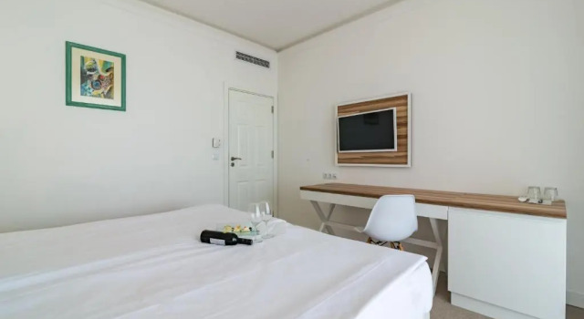 Двухместный номер Standard с балконом и с видом на сад HVD Nympha Hotel