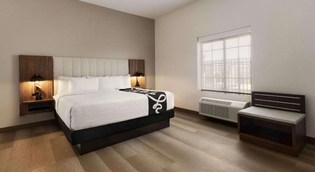 Двухместный люкс La Quinta Inn & Suites by Wyndham Port Arthur