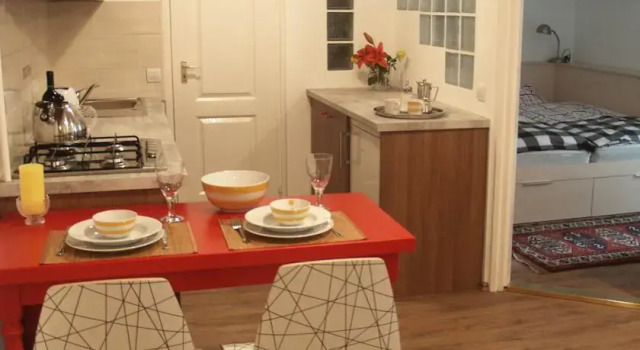 Romantic Garden Art Studio near Andrassy Avenue, Забронировать Отель Будапешт 