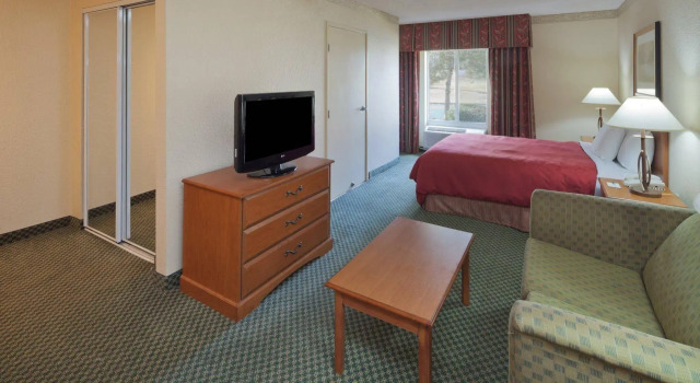 Country Inn & Suites by Radisson, Montgomery East, AL, Varaa Hotelli Montgomery Alabama