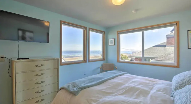 Коттедж Walk to Beach: Oregon Coast Escape w/ Hot Tub!