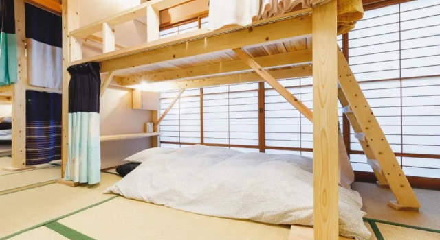 Кровать в общем номере Couch Potato Hostel