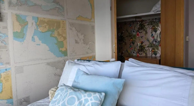 Panoramic sea views, sleeps 4, Torquay, Забронировать Отель Отели Торки с парковкой, рядом с Corbyn Beach, Парковка
