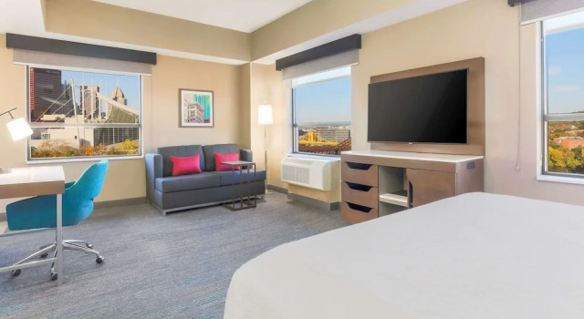 Двухместная люкс-студио с видом на город Hampton Inn & Suites Pittsburgh Downtown