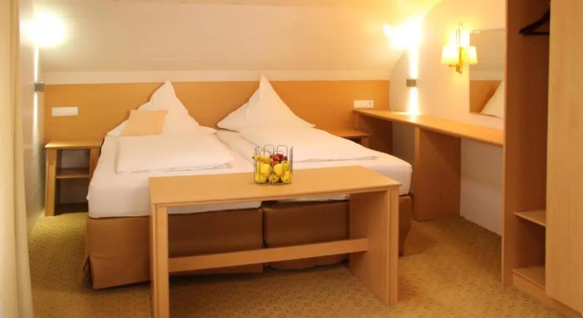 Трёхместный номер Standard Hotel & Restaurant Bei Baki