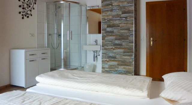 Awesome Apartment in Altenmarkt With 3 Bedrooms and Wifi, Rezerwuj Apartament Hotele w Salzburg z parkingiem, Parking