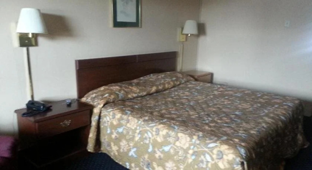Americas Best Inn & Suites Clarksville, Забронировать Отель Кларксвилл Louisville Metropolitan Area, рядом с Atlantis Water Park