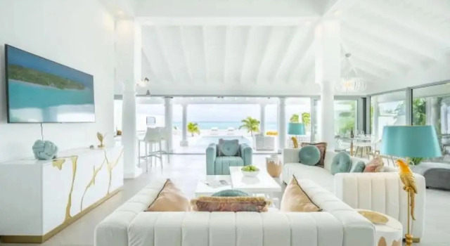 Коттедж La Perla Bianca - 1 BR Beachfront Luxury Villa offering utmost privacy