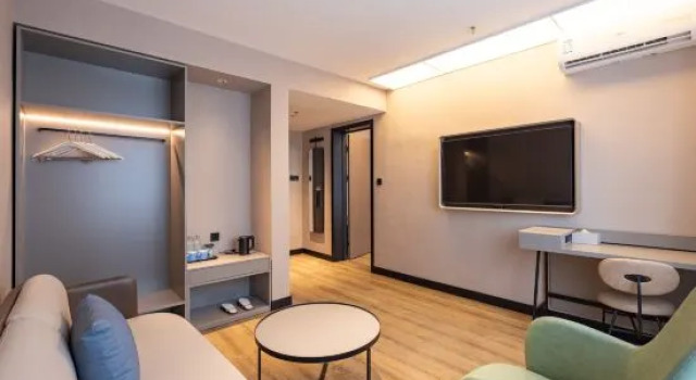 Люкс HanTing Hotel (Shenyang Shenliao Road Wanda Plaza)