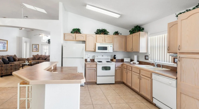 Коттедж с 5 комнатами Neptunes Retreat - 4 bed close to Disney