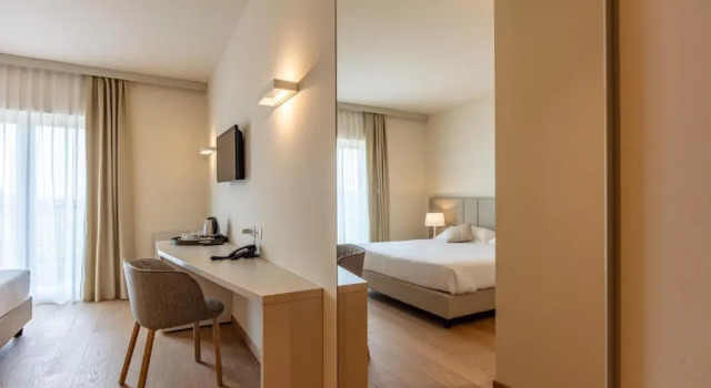 Трёхместный номер Comfort Leonardo Hotel Lago di Garda - Wellness and Spa