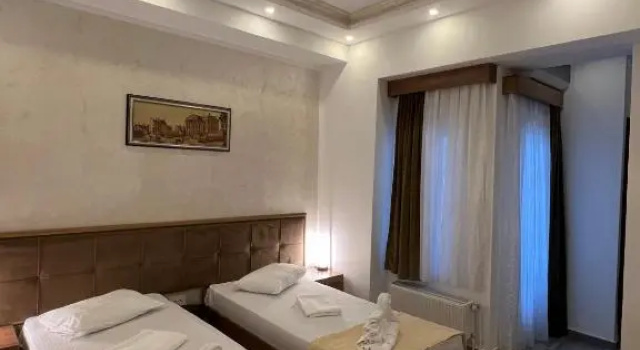 Standard Twin room EKA Residence