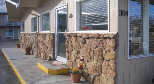 Четырёхместный номер Standard Laramie Valley Inn