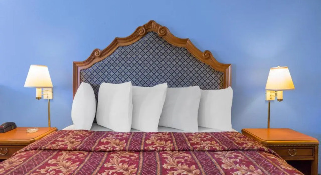 Двухместный номер Efficiency Days Inn by Wyndham San Antonio Southeast Frost Bank Center