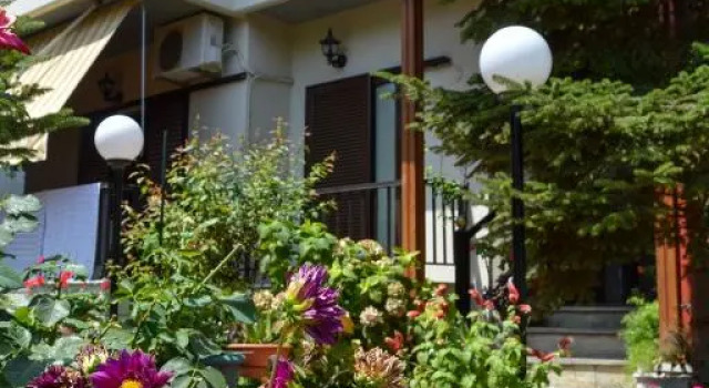 Manos Kritikakis Apartments, Book Apartment Platamonas 