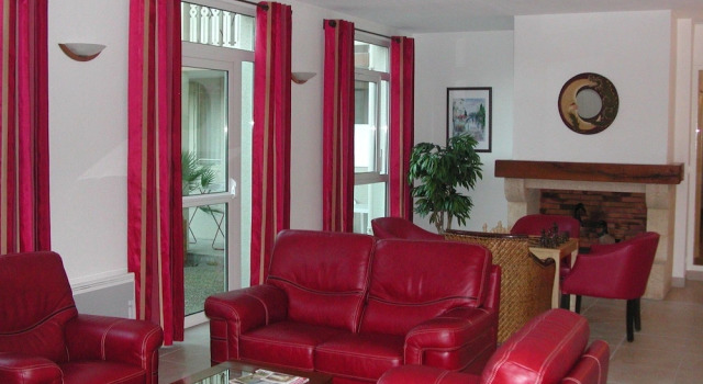 Les Arums, Đặt Khách sạn Eugenie-les-Bains 