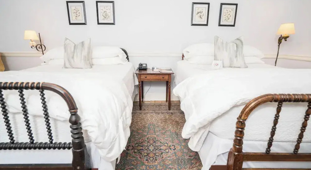 Четырёхместный номер Deluxe Historic General Lewis Inn