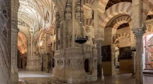 Коттедж с 2 комнатами Casa la Mezquita con parking gratis